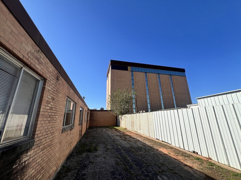 More Photos Of 502 N Willis, Abilene Medical For Sale