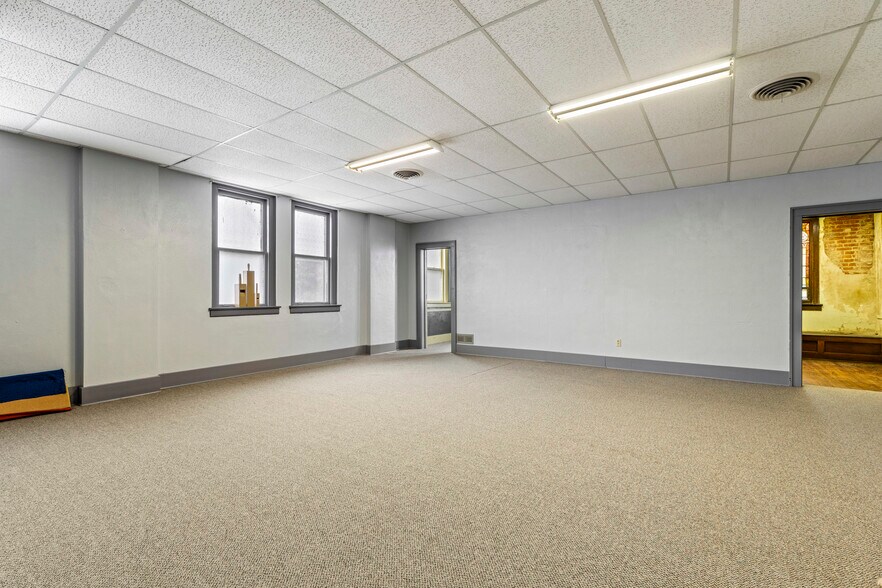 More Photos Of 115-117 W Grand Ave, Tonkawa Storefront Retail Office For Sale