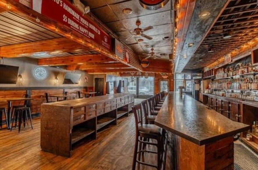 More Photos Of 544 N Main St, Oshkosh General Retail For Sale