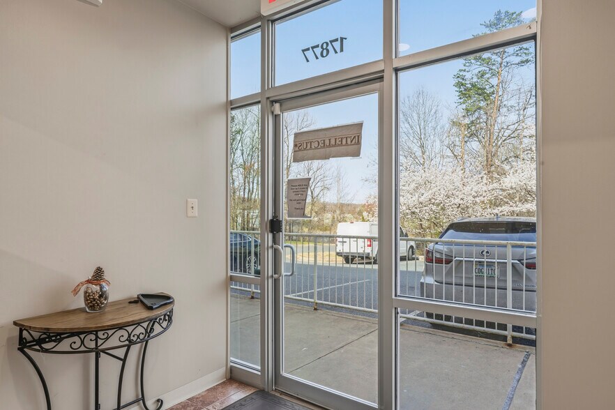 More Photos Of 17857-17889 Fraley Blvd, Dumfries Research And Development For Sale
