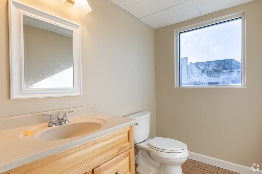 4997 Glenway Ave, Cincinnati, OH 45238 Office For Sale