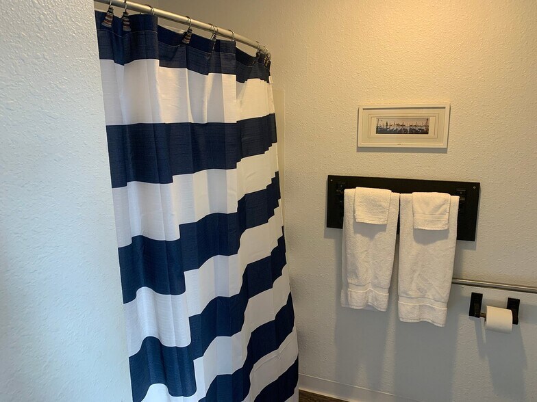 More Photos Of 8592 La Porte Rd, Brownsville Hotel For Sale