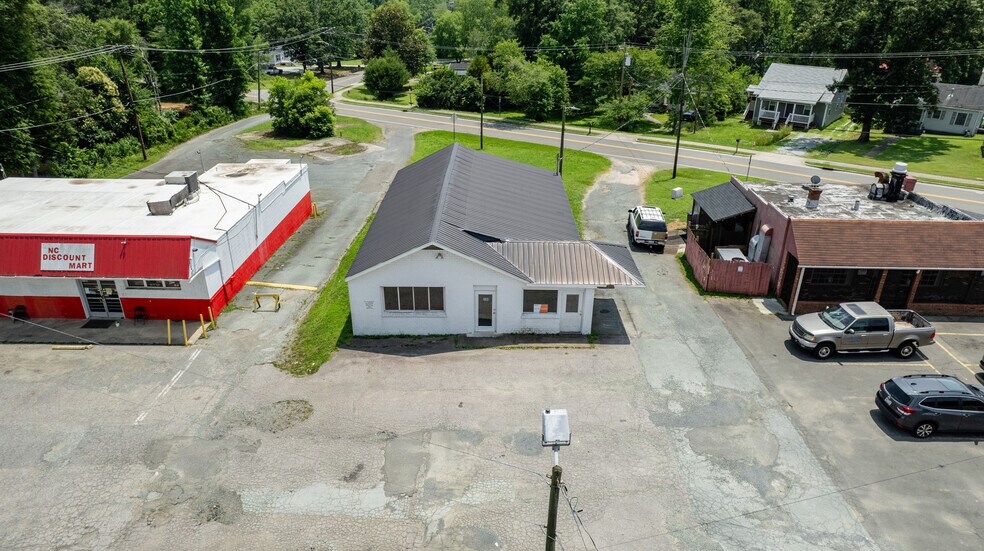 More Photos Of 580 Cornelius St, Hillsborough Freestanding For Sale