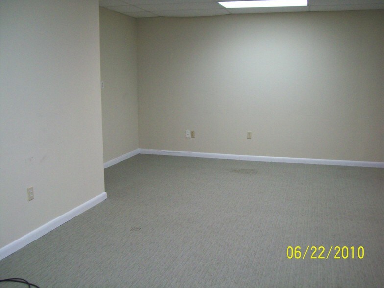 More Photos Of 700 Ritchie Rd, Capitol Heights Light Manufacturing For Lease