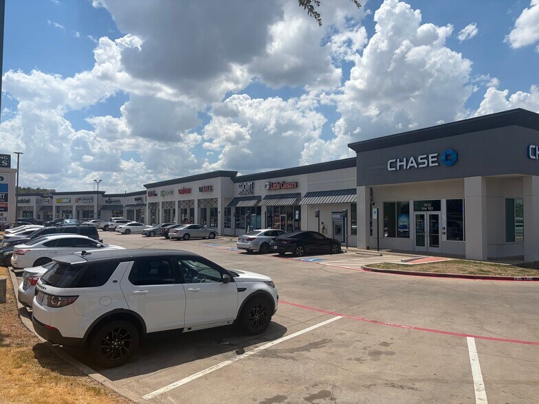 More Photos Of 1515 N Cockrell Hill Rd, Dallas Restaurant For Lease