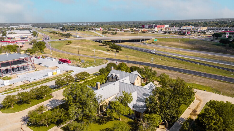 More Photos Of 2900 Trophy Dr, Bryan Office For Lease