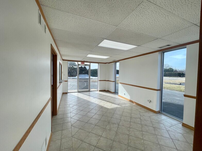 More Photos Of 12137 Rhea Dr, Plainfield Warehouse For Lease