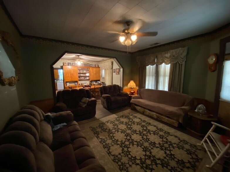 More Photos Of 304 East Court Street, Jasper Hotel For Sale