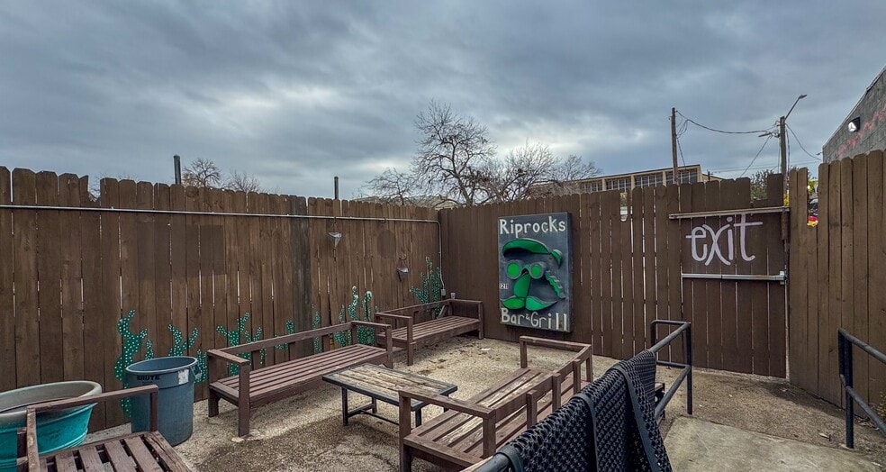 More Photos Of 1211 W Hickory St, Denton Bar For Lease