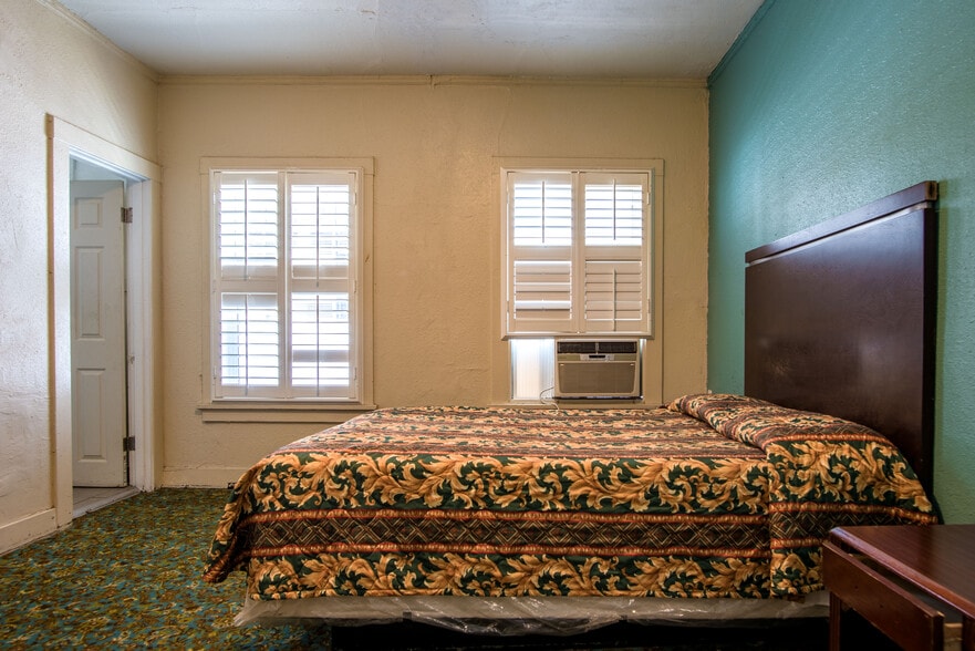 More Photos Of 1617 N Cahuenga Blvd, Los Angeles Hotel For Sale