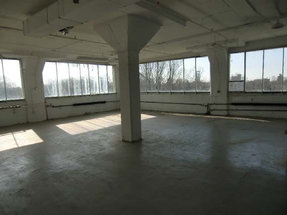 More Photos Of 40 W Howard St, Pontiac Manufacturing For Lease