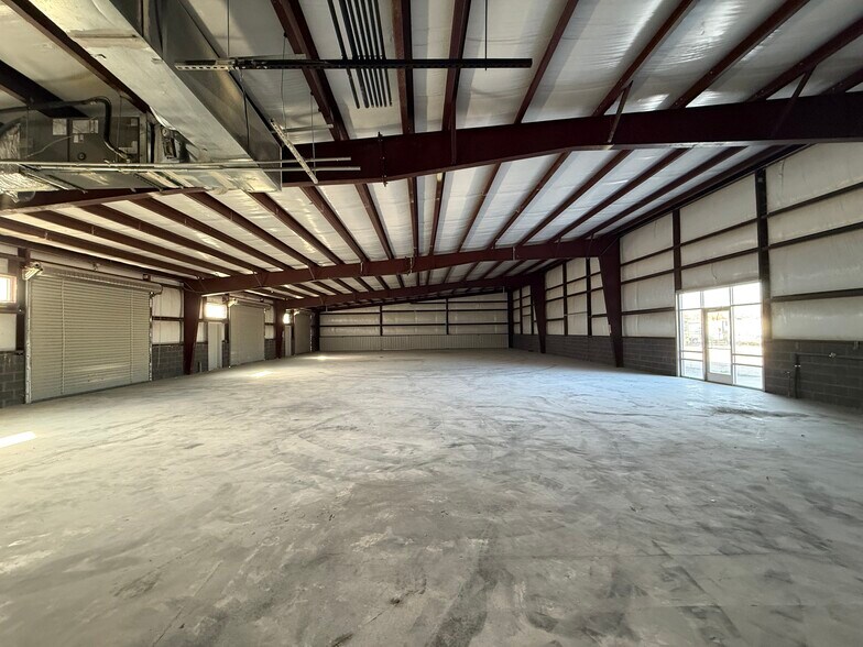 More Photos Of 1895 Appaloosa Dr, Sunland Park Showroom For Lease