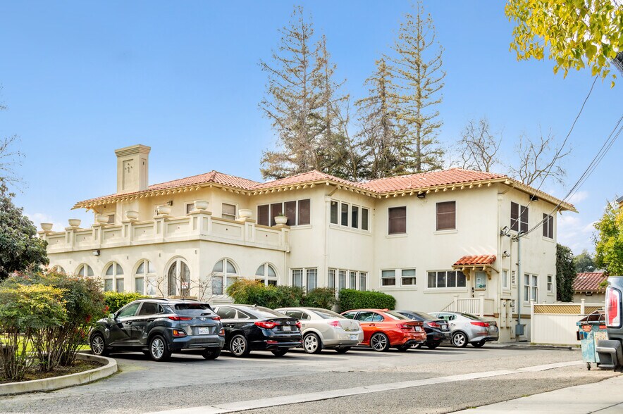 More Photos Of 1300 W Main St, Visalia Office For Lease