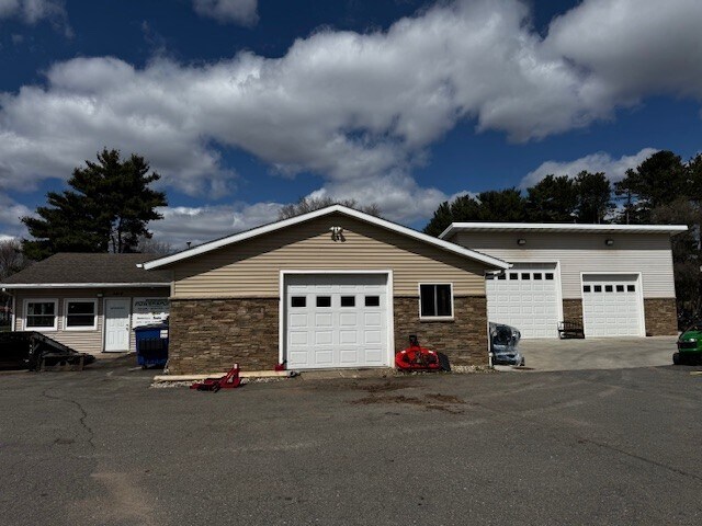 More Photos Of 3412-3414 Schofield Ave, Weston Light Manufacturing For Sale