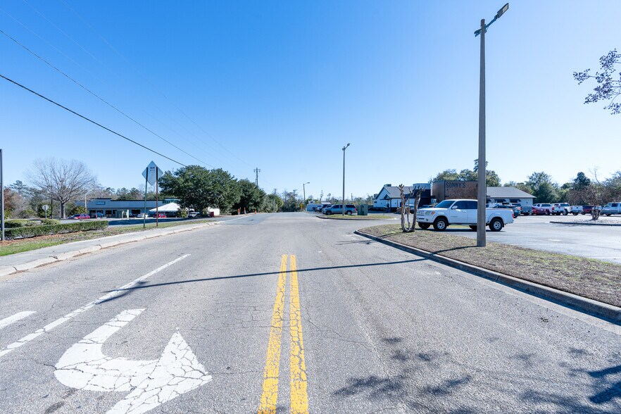 More Photos Of 4944 Malloy Plz, Marianna Freestanding For Sale