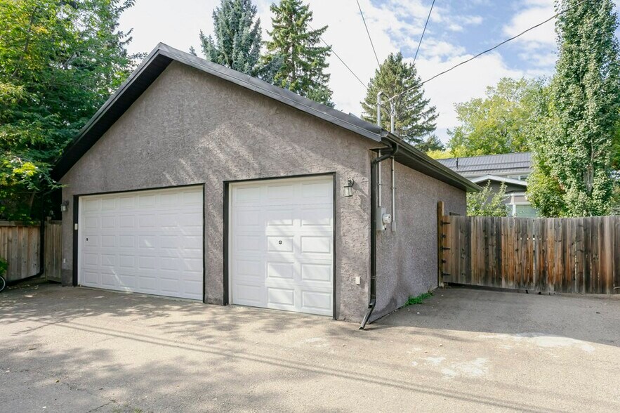 More Photos Of 9119 117 St NW, Edmonton Apartments For Sale