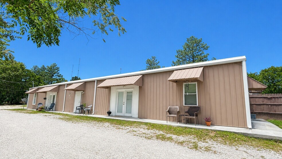 More Photos Of 2040 S Lake Dr, Lexington Light Distribution For Sale
