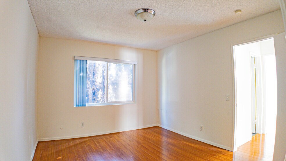 More Photos Of 447 W Elk Ave, Glendale Apartments For Sale