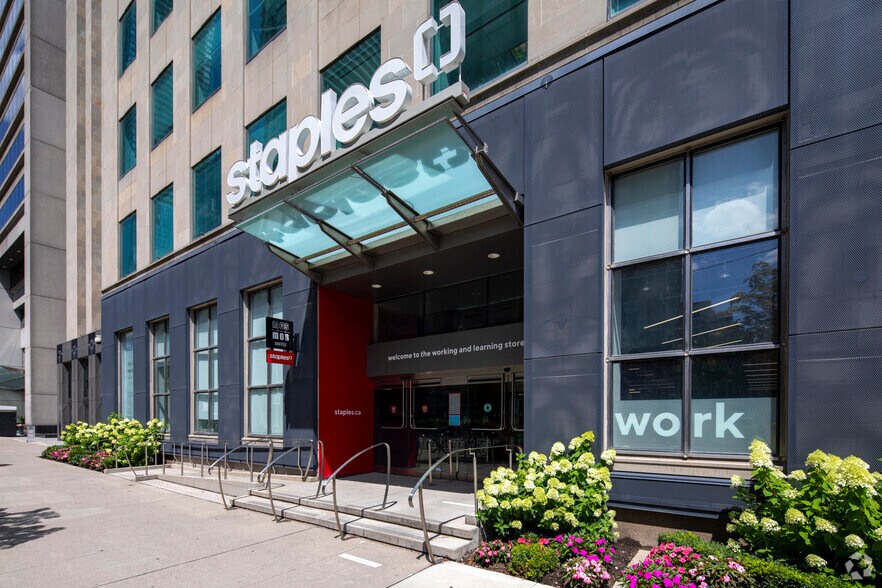 More Photos Of 375 University Ave, Toronto Office For Lease