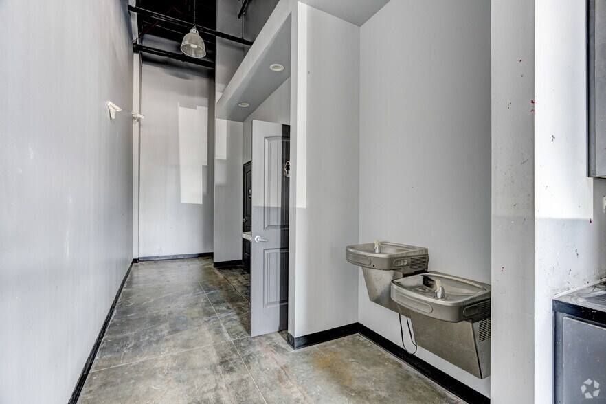 More Photos Of 12920 University Blvd, Sugar Land Unknown For Lease