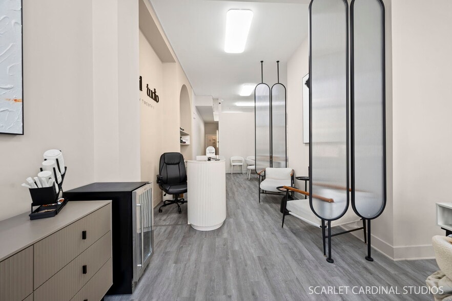 More Photos Of 2956 N Lincoln Ave, Chicago General Retail For Lease