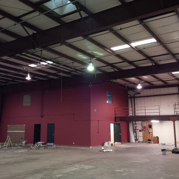 More Photos Of 328 Malbert Rd, Perris Manufacturing For Lease