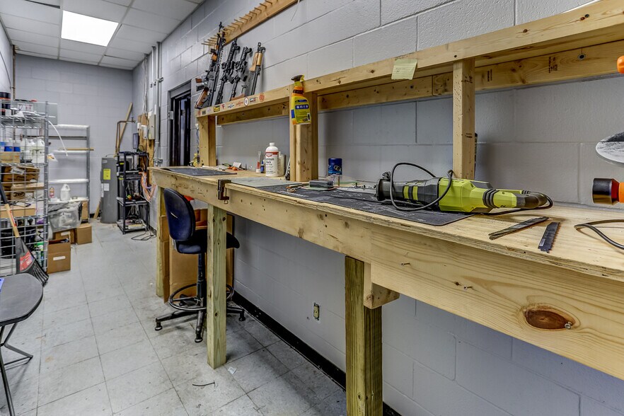 More Photos Of 6920 Winchester Rd, Memphis Freestanding For Sale