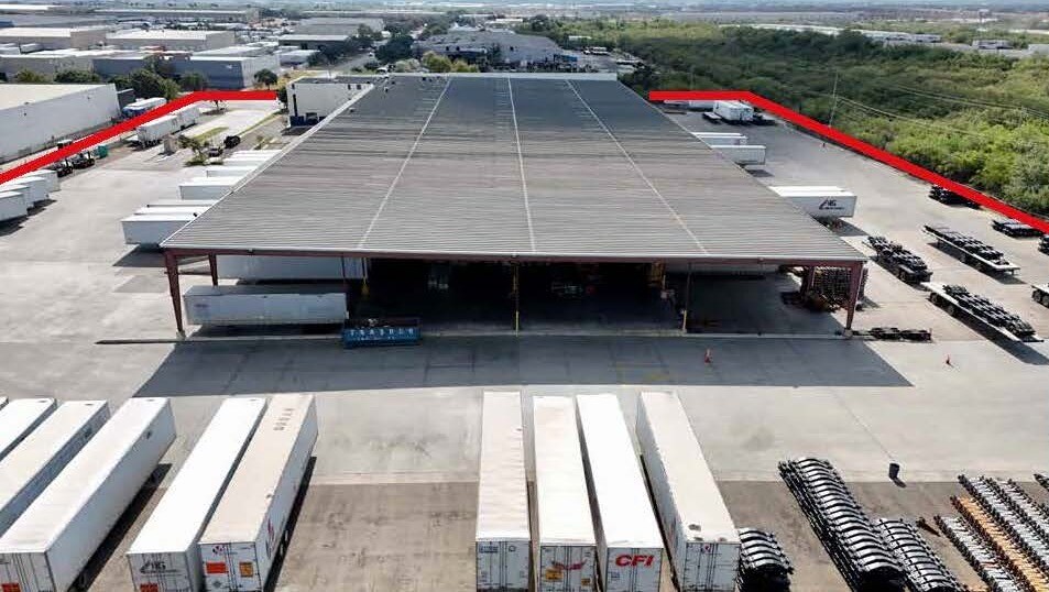 More Photos Of 12018 Auburn Rd, Laredo Distribution For Lease