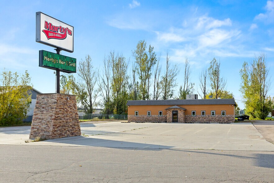 Primary Photo Of 205 1st St SW, Glyndon Restaurant For Sale