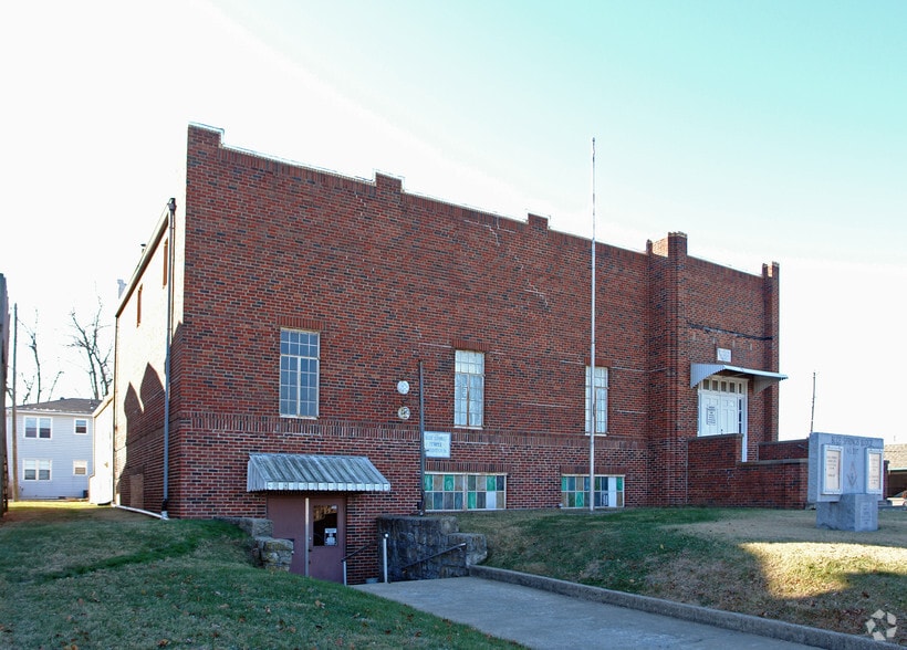 More Photos Of 908 W Main St, Blue Springs Lodge Meeting Hall For Sale