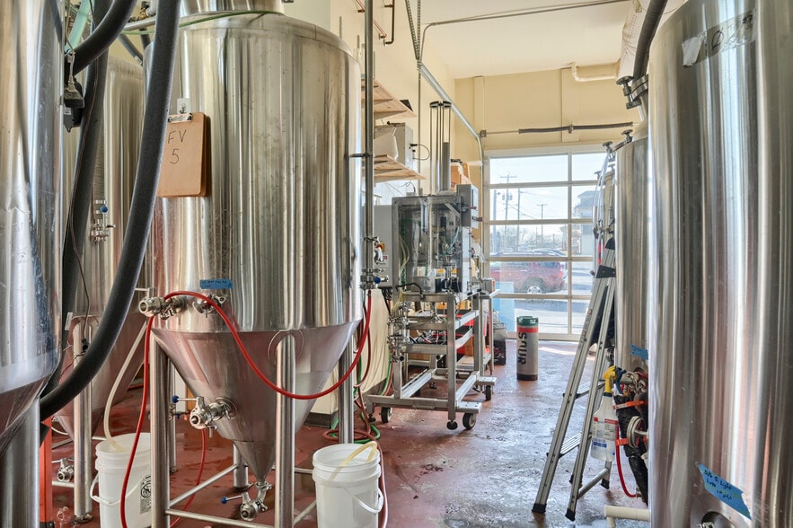 More Photos Of 2701-2703 Horseshoe Pike, Palmyra General Retail For Sale