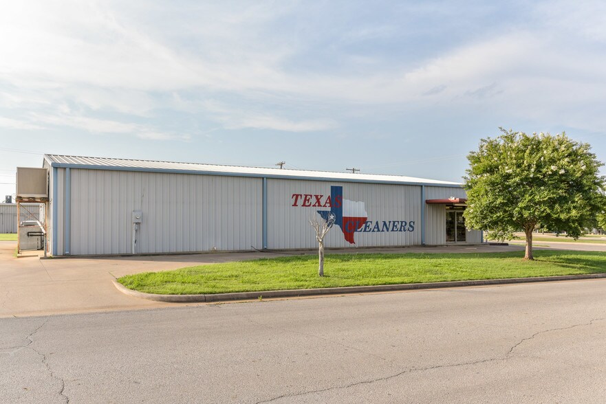 More Photos Of 124 Faircrest Dr, Cleburne Freestanding For Lease
