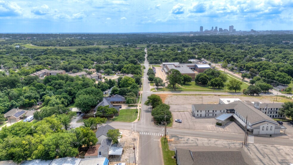 More Photos Of 4700 Barbara Rd, River Oaks Office For Sale