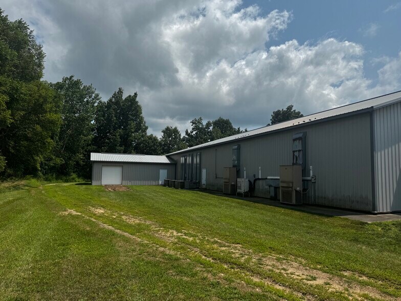 More Photos Of 1045 Parkview St, Constantine Warehouse For Sale