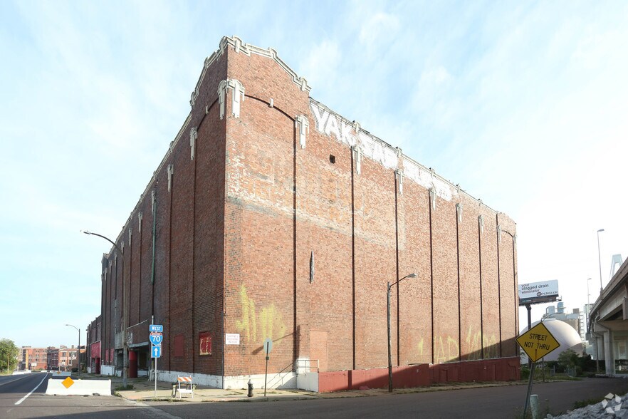 Primary Photo Of 1800 N Broadway, Saint Louis Refrigeration Cold Storage For Sale