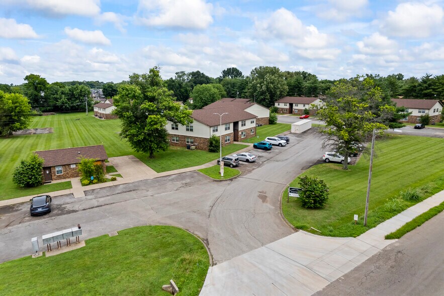 Primary Photo Of 151 Wallace Blvd, Clarksville Apartments For Sale