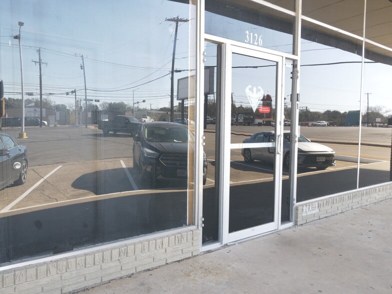 More Photos Of 3112-3126 Franklin Ave, Waco Storefront For Lease