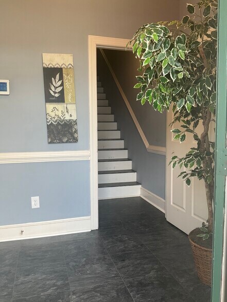 More Photos Of 1345 Garner Ln, Columbia Office For Sale