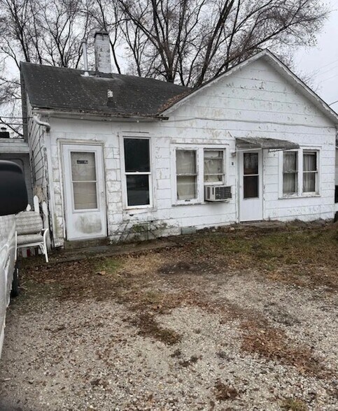 More Photos Of 599 N School St, Braidwood Apartments For Sale