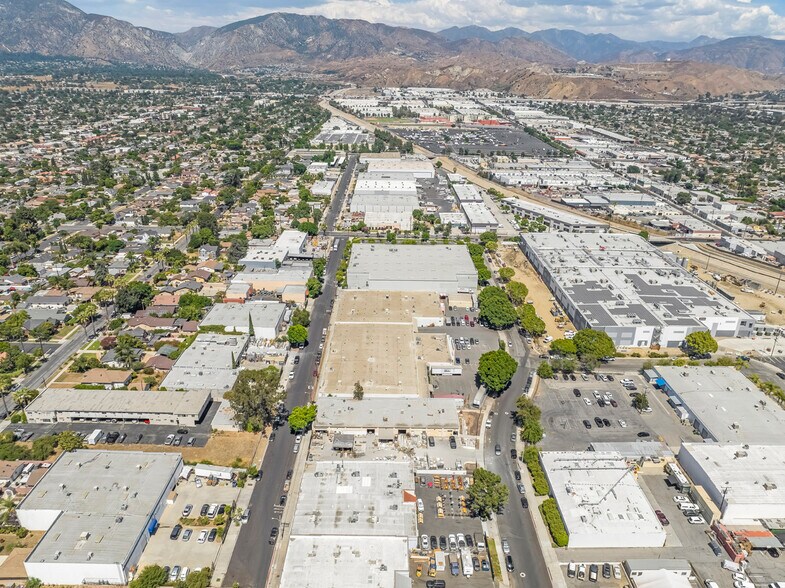 More Photos Of 425 Park Ave, San Fernando Warehouse For Sale