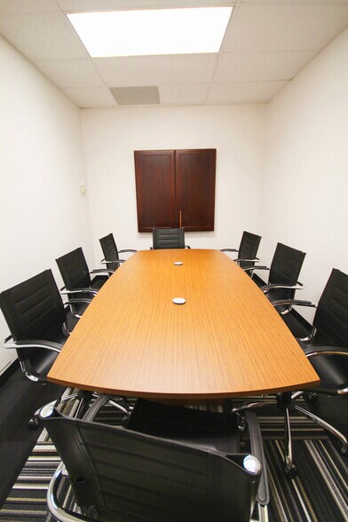 More Photos Of 16903 Red Oak Dr, Houston Office For Lease