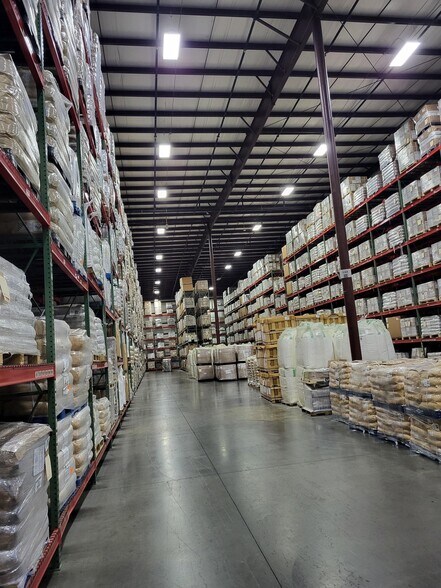 More Photos Of 820 Flora Ave, Akron Warehouse For Lease