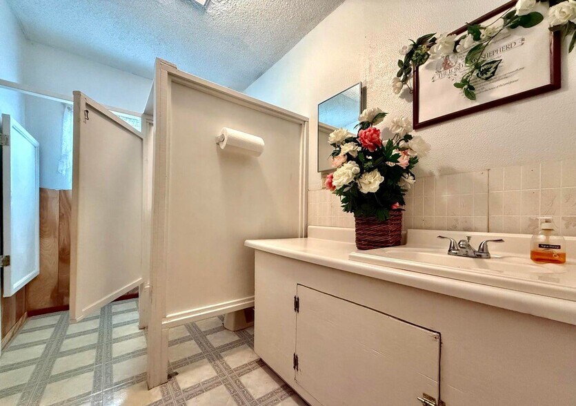 More Photos Of 101 Sesame St, Palatka Specialty For Sale