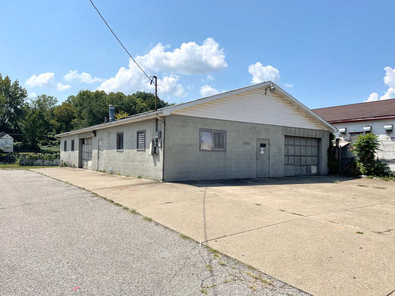 Primary Photo Of 808 16th St, Parkersburg Auto Repair For Sale