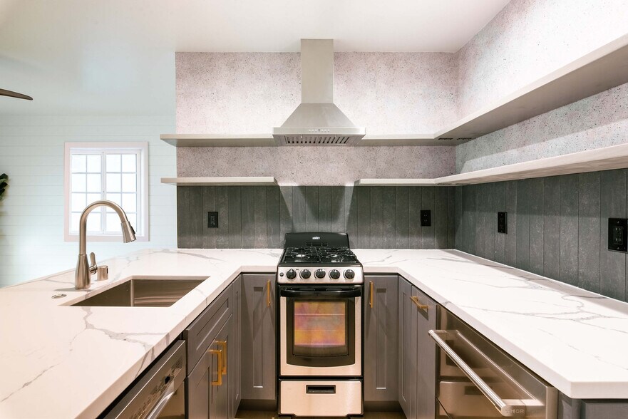 More Photos Of 306 Loch Leven Rd, Lake Arrowhead Hotel For Sale