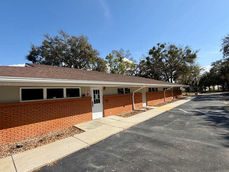 More Photos Of 6610 Embassy Blvd, Port Richey Medical For Lease