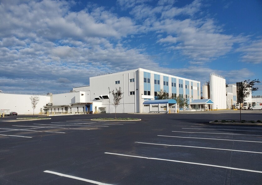 More Photos Of 1724 Fifth Ave, Bay Shore Warehouse For Lease