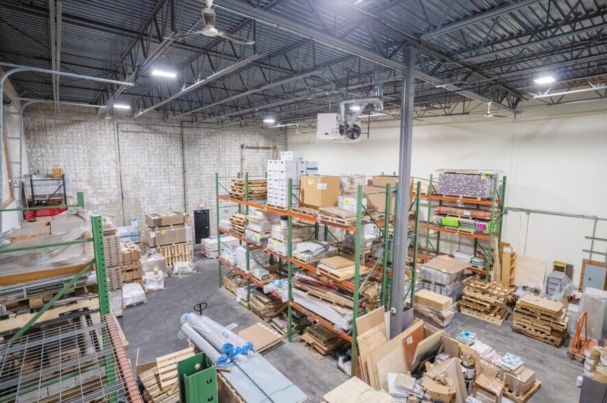 More Photos Of 956 Turnpike St, Canton Showroom For Lease