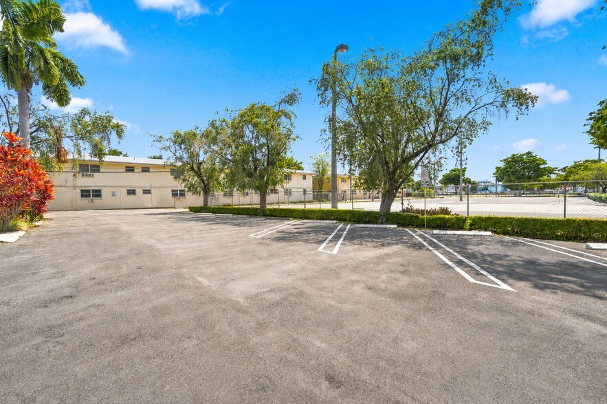 More Photos Of Sans Souci Blvd, Miami Office For Sale