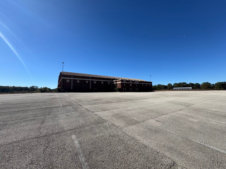 More Photos Of 10408 State Highway 64 E, Tyler Theater Concert Hall For Sale